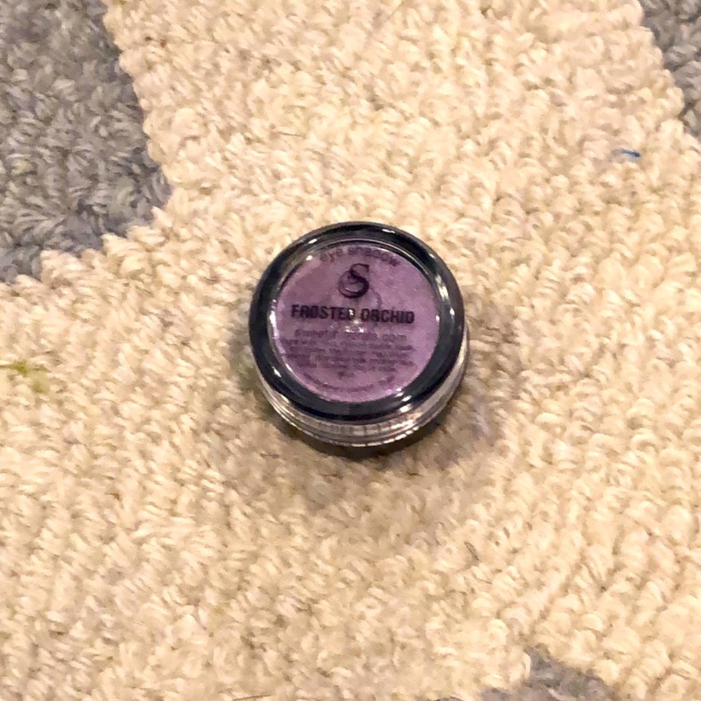 NWT Sweet Minerals Eyeshadow in Frosted Orchid